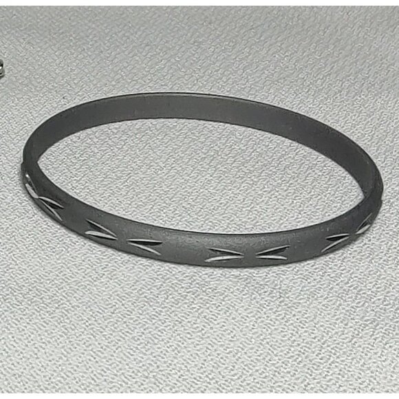 Avon Black Tear Drop Pendant Necklace & Diamond Cut Bangle Bracelet, Vintage - Picture 3 of 8